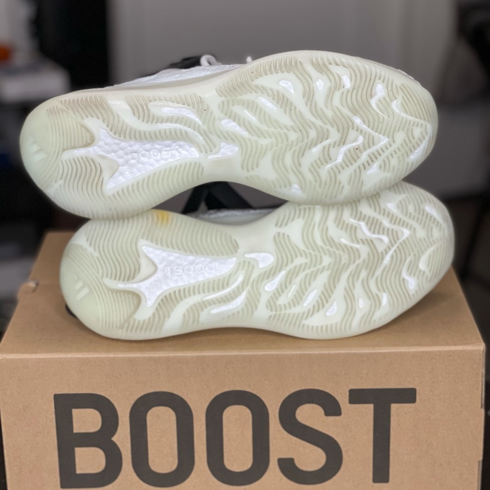 Yeezy Boost 380 - Picture 3 of 6